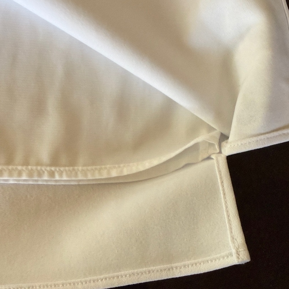 Alice + Olivia Classics White Sleeveless Shift with 3-D Flower Trim Size 6 - Picture 13 of 16